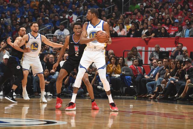 易建联真的混不下NBA吗？5年换4队后才发现，答案可能很意外